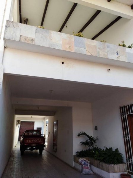 $us 265.000 CASA ZONA CENTRO DE 440  Mts CALLE BAHÍA 