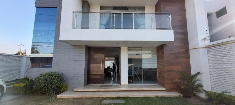 Casa en Venta en BARRIO ROCA Y CORONADO SANTA CRUZ DE LA SIERRA, Santa Cruz