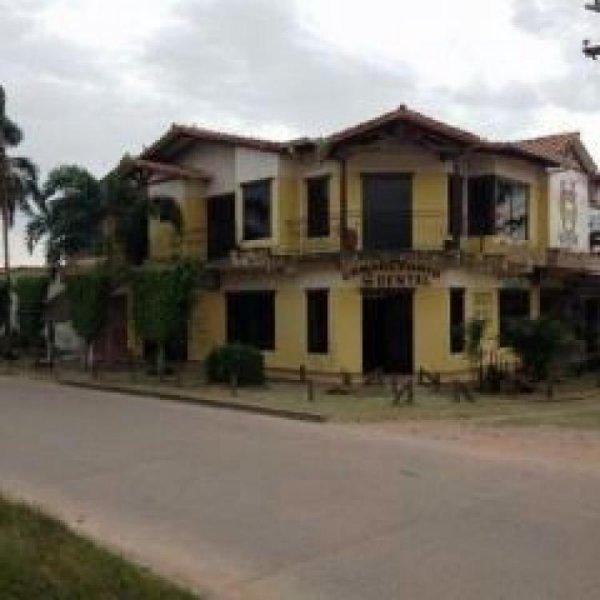 Foto Casa en Venta en AVENIDA WARNES ENTRE CALLE 24 DE SEPTIEMBRE, Santa Cruz - U$D 300.000 - CAV2209 - BienesOnLine