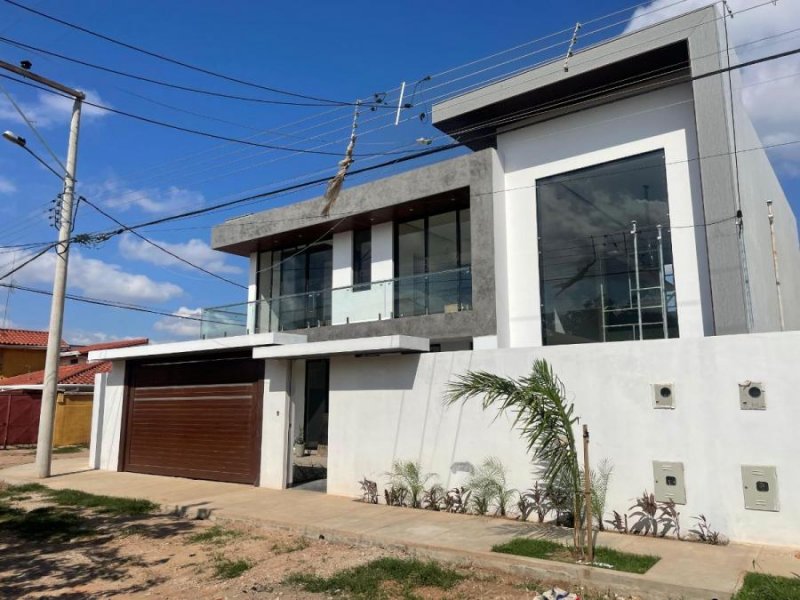 Casa en Venta en Pedro Cortez Santa Cruz de la Sierra, Santa Cruz