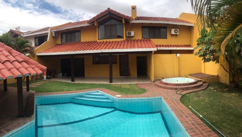 Foto Casa en Alquiler en NORTE, Santa Cruz, Santa Cruz - U$D 1.650 - CAA4652 - BienesOnLine