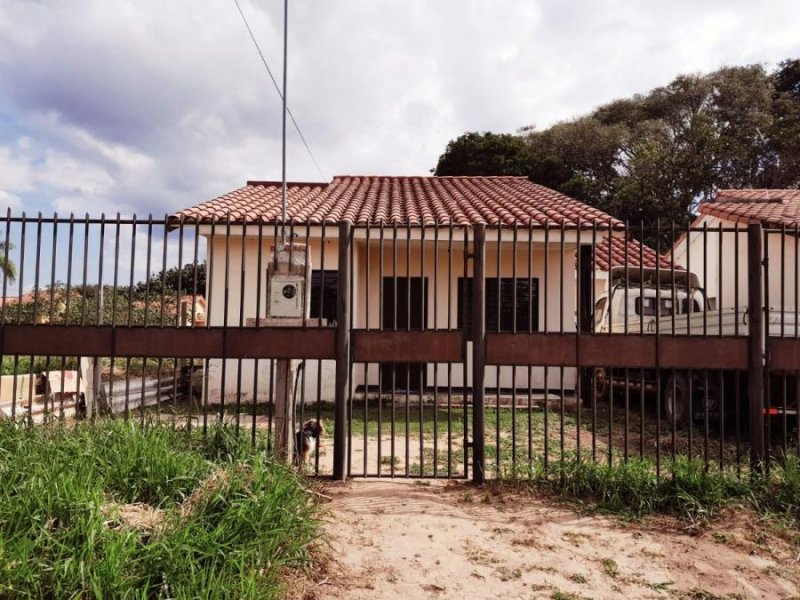 Foto Casa en Venta en Urbanización Akualand Bisa, Santa Cruz de la Sierra, Santa Cruz - U$D 30.000 - CAV6817 - BienesOnLine