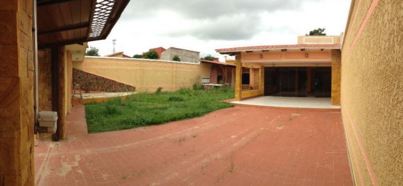 Foto Casa en Venta en Av. Doble Via La Guardia km.14, Santa Cruz de la Sierra, Santa Cruz - U$D 120.000 - CAV635 - BienesOnLine