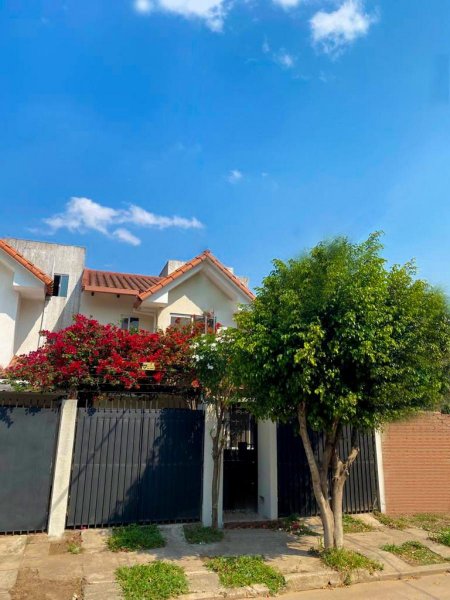 Casa en Venta en Los Jardines Santa Cruz de la Sierra, Santa Cruz