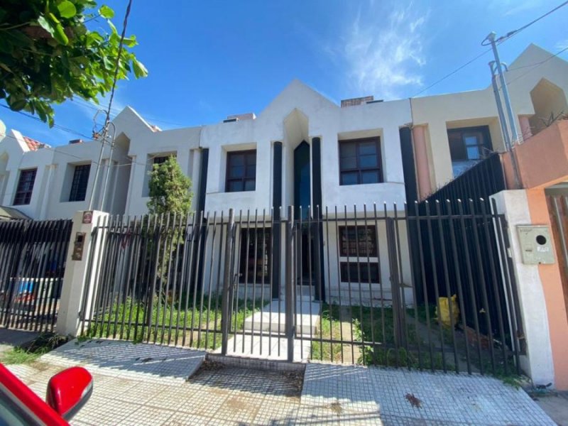 Casa en Venta en Urbari Santa Cruz de la Sierra, Santa Cruz