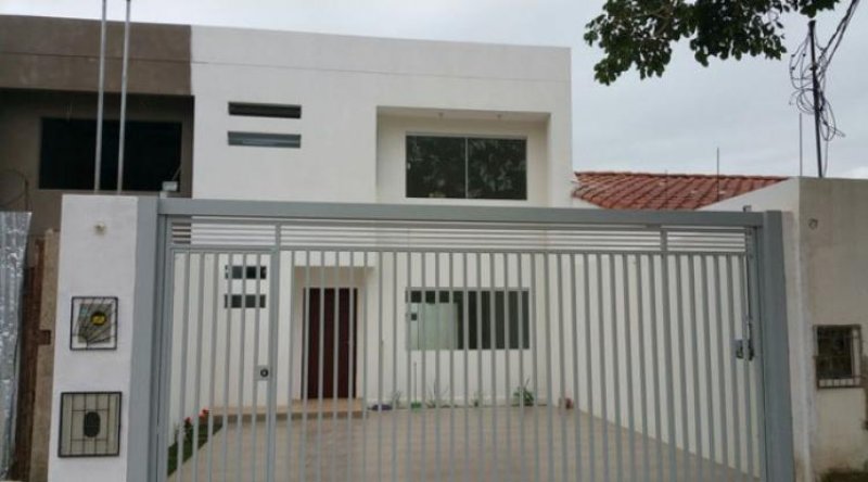 Foto Casa en Venta en Av Alemana 7mo y 8vo anillo, Santa Cruz de la Sierra, Santa Cruz - U$D 128.000 - CAV2445 - BienesOnLine