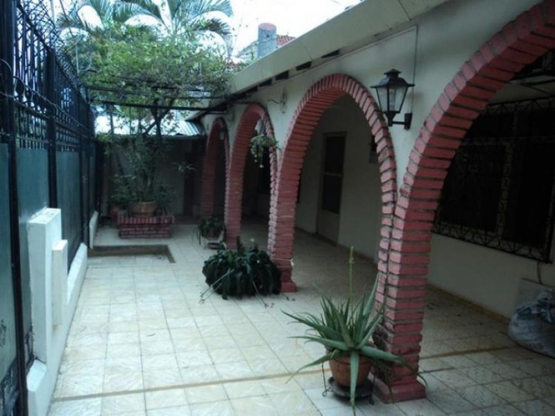 Foto Casa en Alquiler en Parque Urbano, Santa Cruz de la Sierra, Santa Cruz - U$D 600 - CAA2442 - BienesOnLine