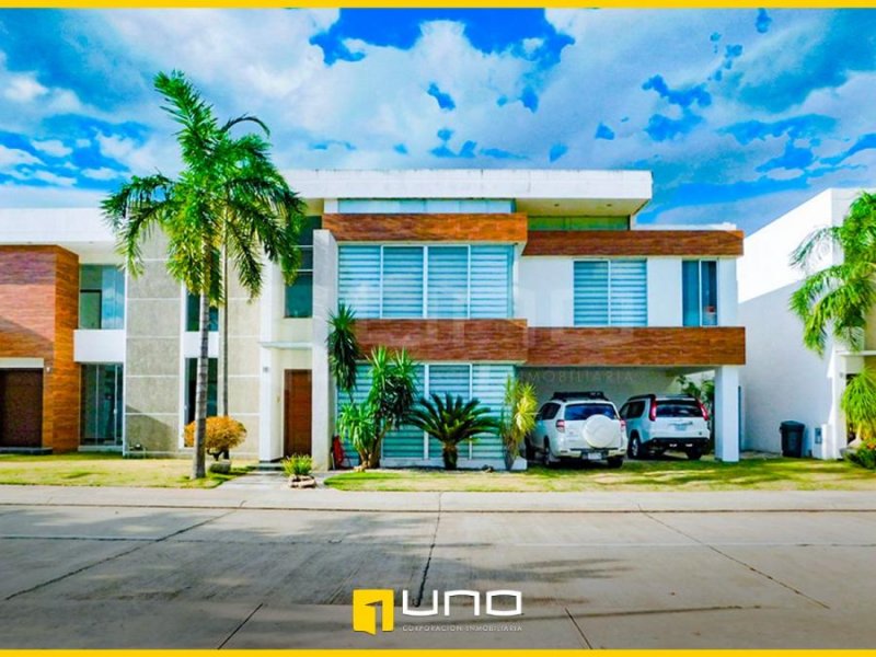 Foto Casa en Alquiler en Santa Cruz de la Sierra, Santa Cruz - U$D 2.200 - CAA6011 - BienesOnLine