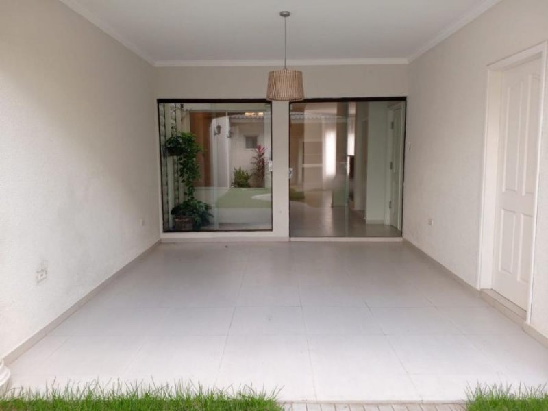 CASA EN ALQUILER EN LA AVENIDA LA BARRANCA
