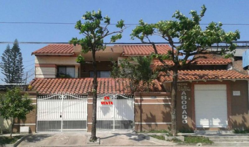 Foto Casa en Venta en Santa Cruz de la Sierra, Santa Cruz - U$D 239.000 - CAV805 - BienesOnLine