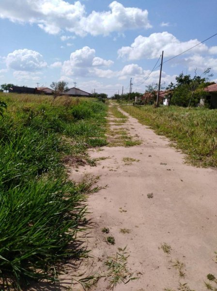 Terreno en Venta en Urbanización Akualand Santa Cruz de la Sierra, Santa Cruz