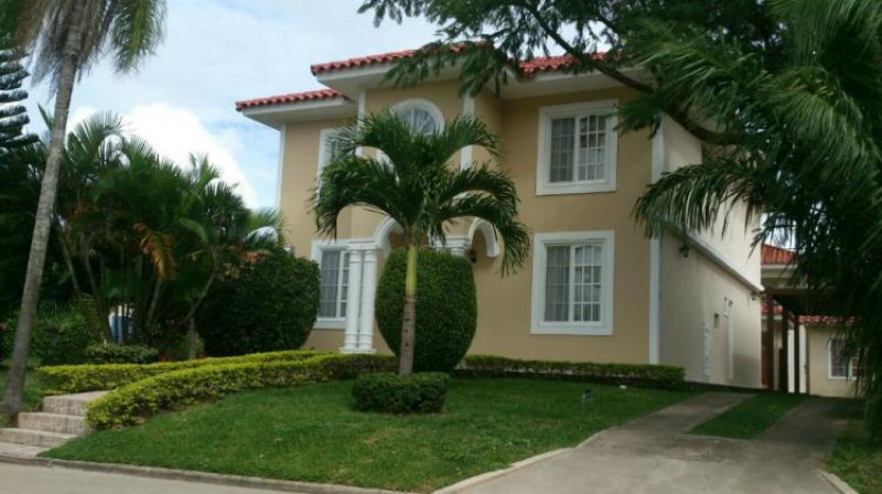 Foto Casa en Venta en URUBO, Santa Cruz de la Sierra, Santa Cruz - U$D 350.000 - CAV1574 - BienesOnLine