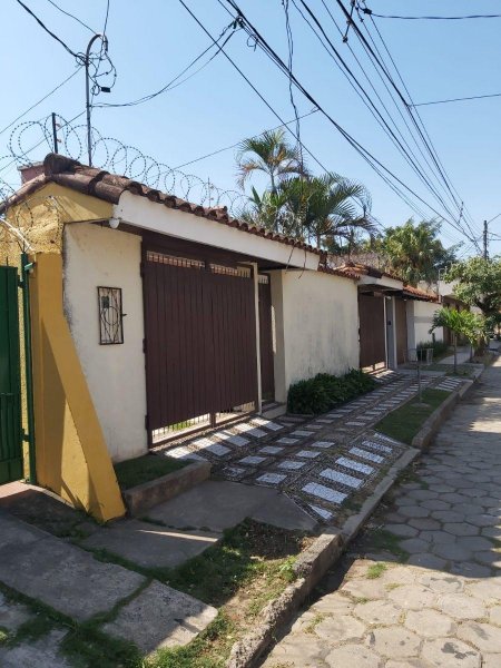Casa en Venta en Urbari Santa Cruz de la Sierra, Santa Cruz