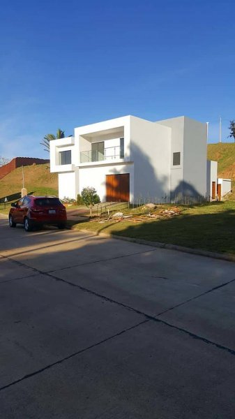 Foto Casa en Venta en URUBÓ, Santa Cruz de la Sierra, Santa Cruz - U$D 255.000 - CAV2866 - BienesOnLine